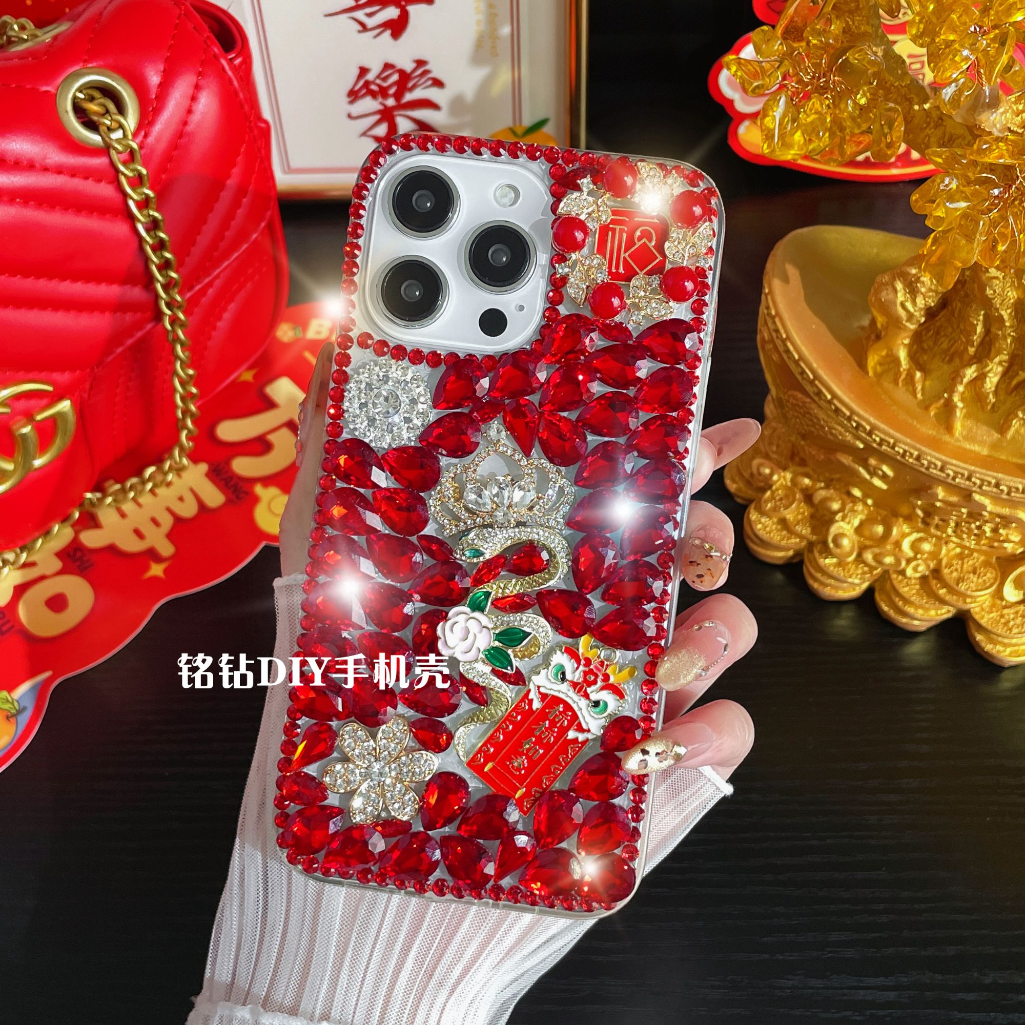 适用苹果16/华为/vivo/OPPO新款蛇年奢华满钻手工柿柿如意手机壳