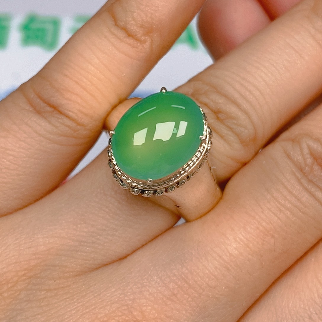 翡翠戒指未镶嵌翡翠