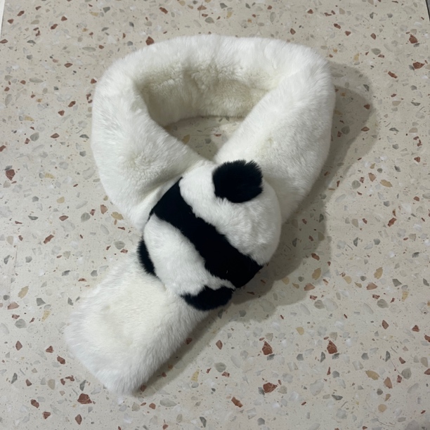 獭兔可爱熊猫围巾秋冬新品保暖护颈