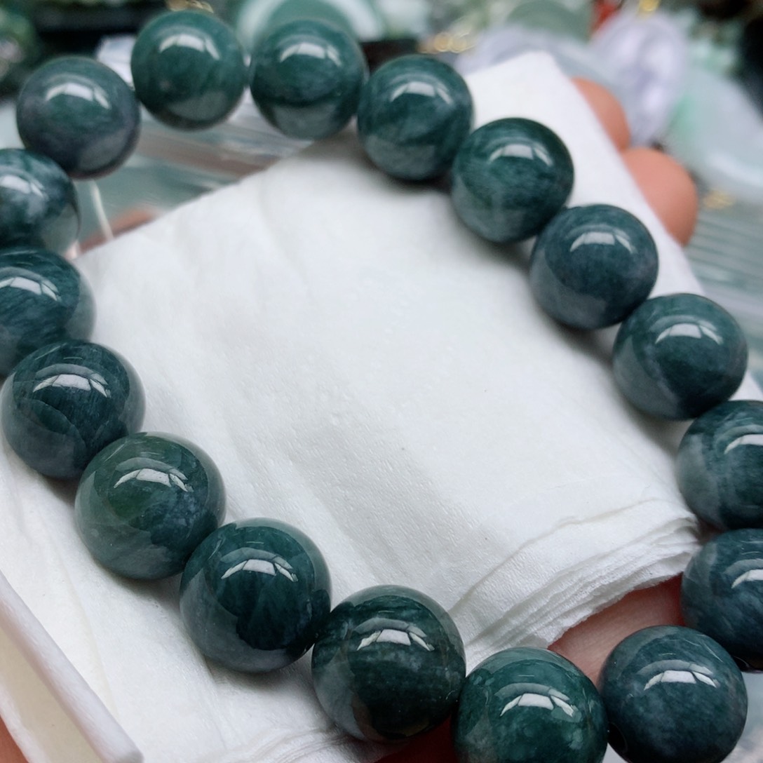 翡翠颈饰未镶嵌手串