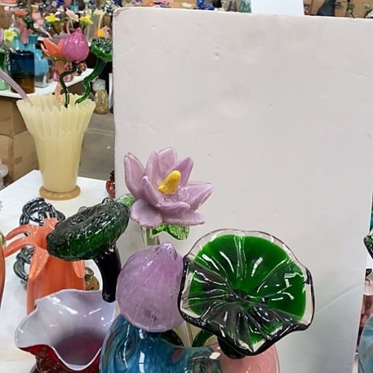 琉璃花瓶高45厘米宽9厘米