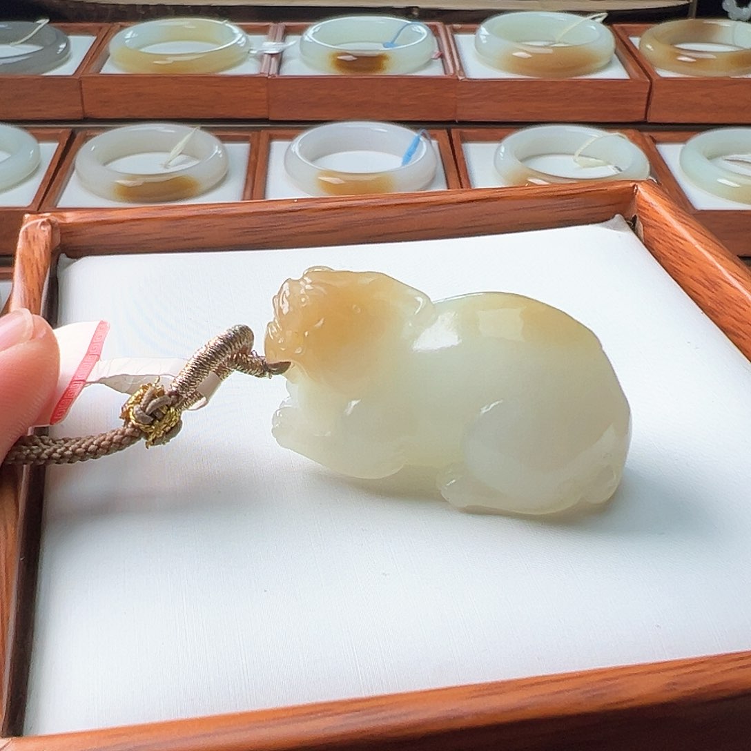 和田玉颈饰未镶嵌