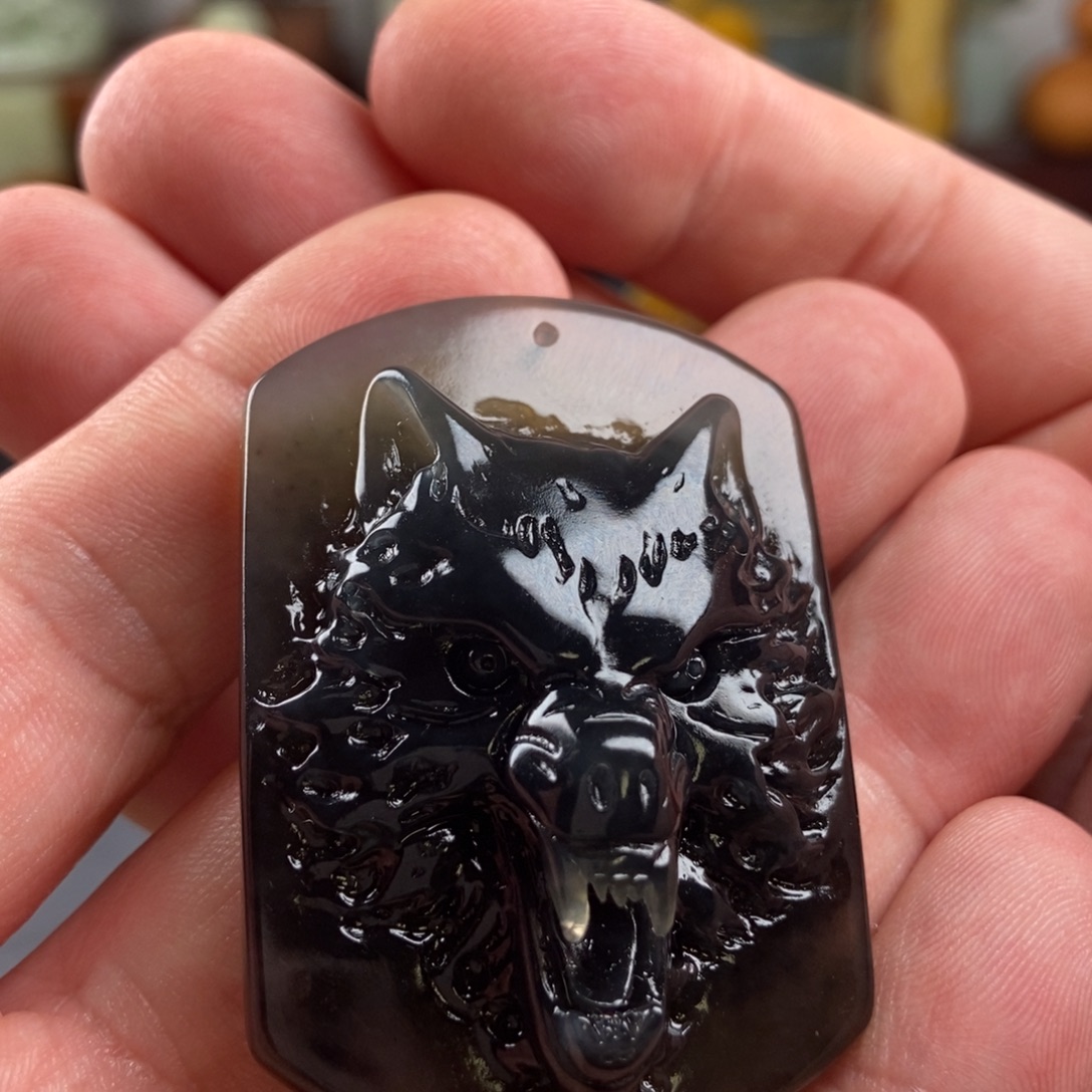 欢***动岫玉未镶嵌手把件