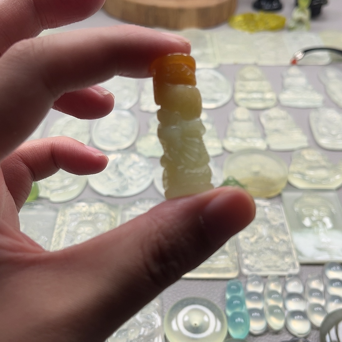 蛇纹石玉颈饰未镶嵌