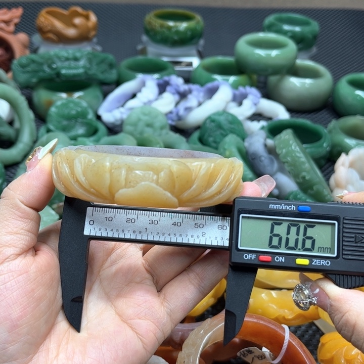 石英质玉手镯未镶嵌