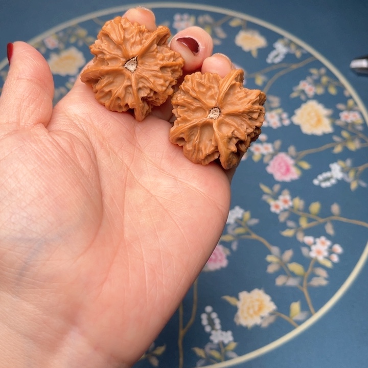 文玩核桃把件盘山三棱