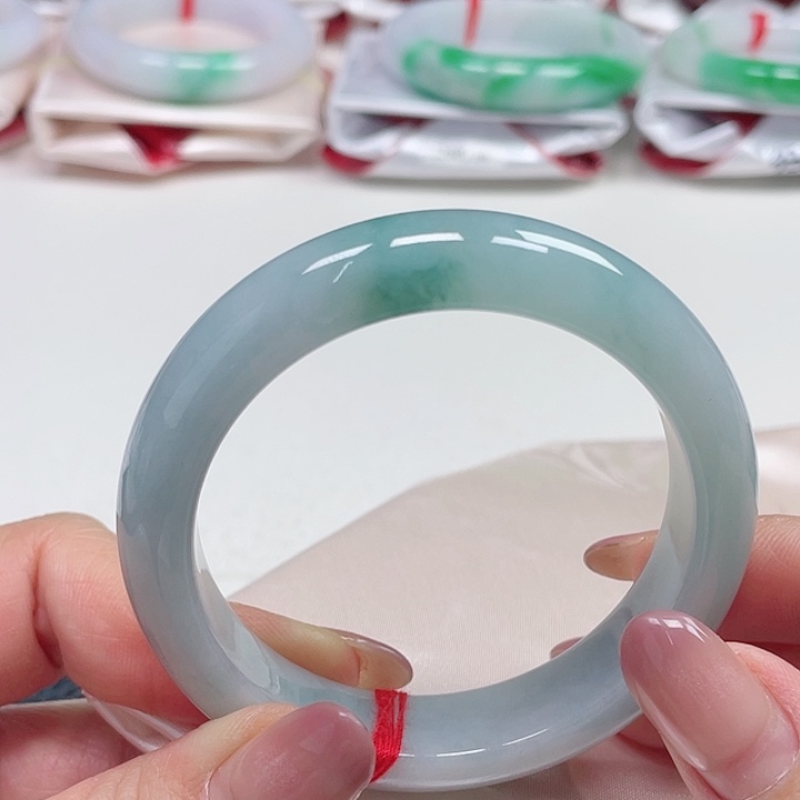 翡翠手镯（圆镯）未镶嵌缅甸翡翠