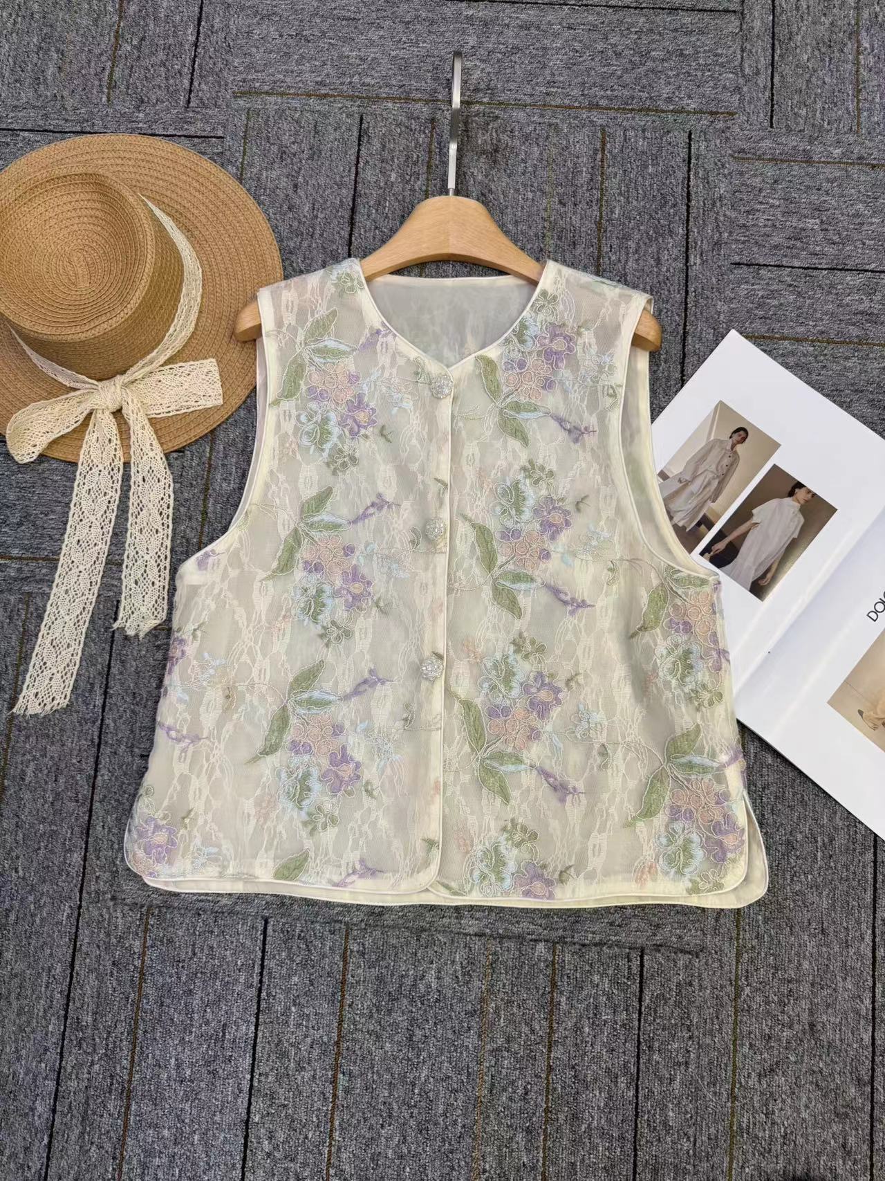 A2040【俏佳人】夏季新款新中式温柔气质双层纱重工刺绣欧货马甲