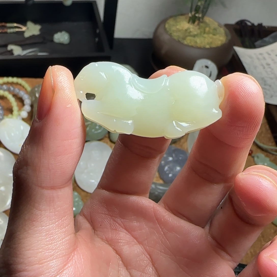和田玉未镶嵌颈饰正常结构