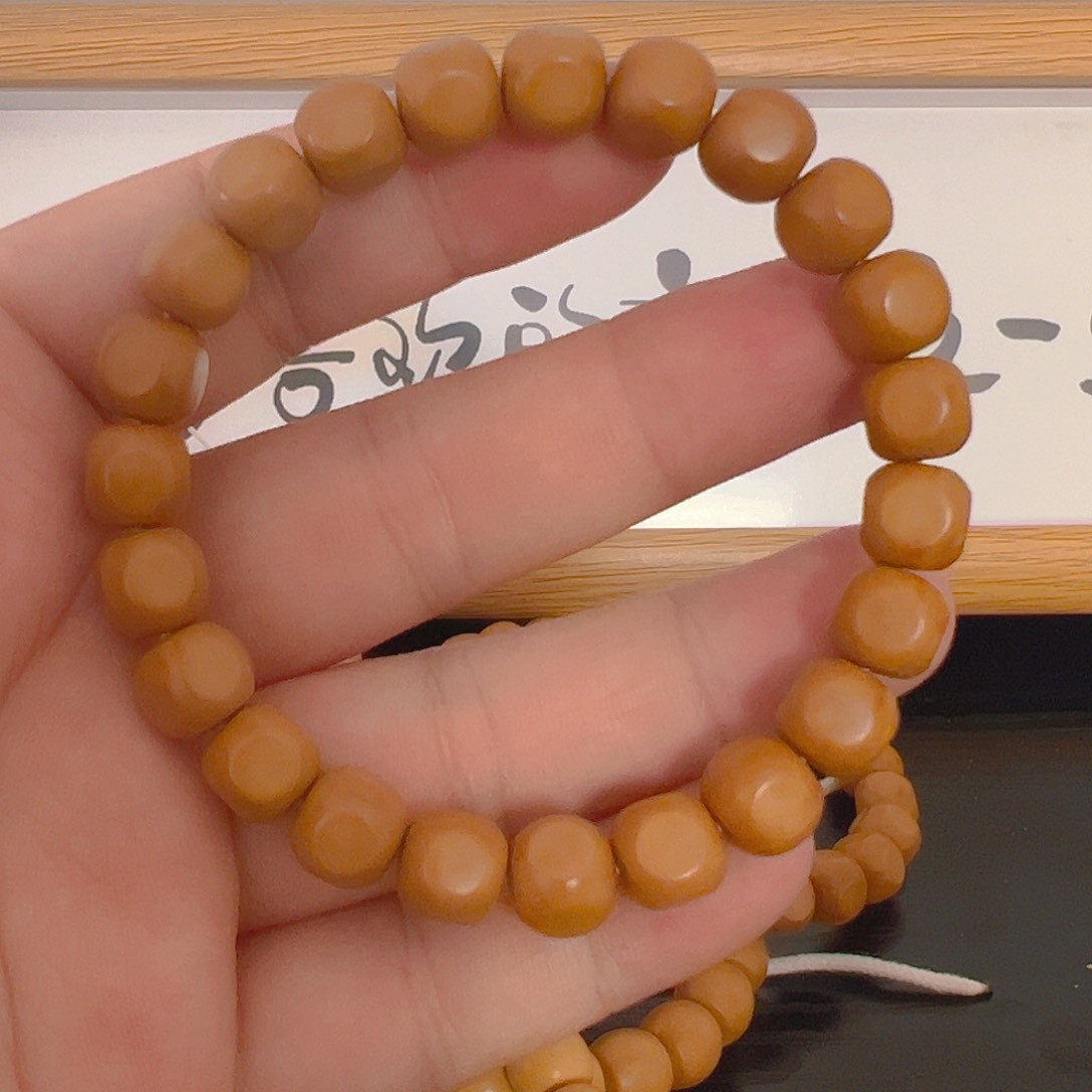 猴头核桃手串张****8.8-9全品小六方哑光