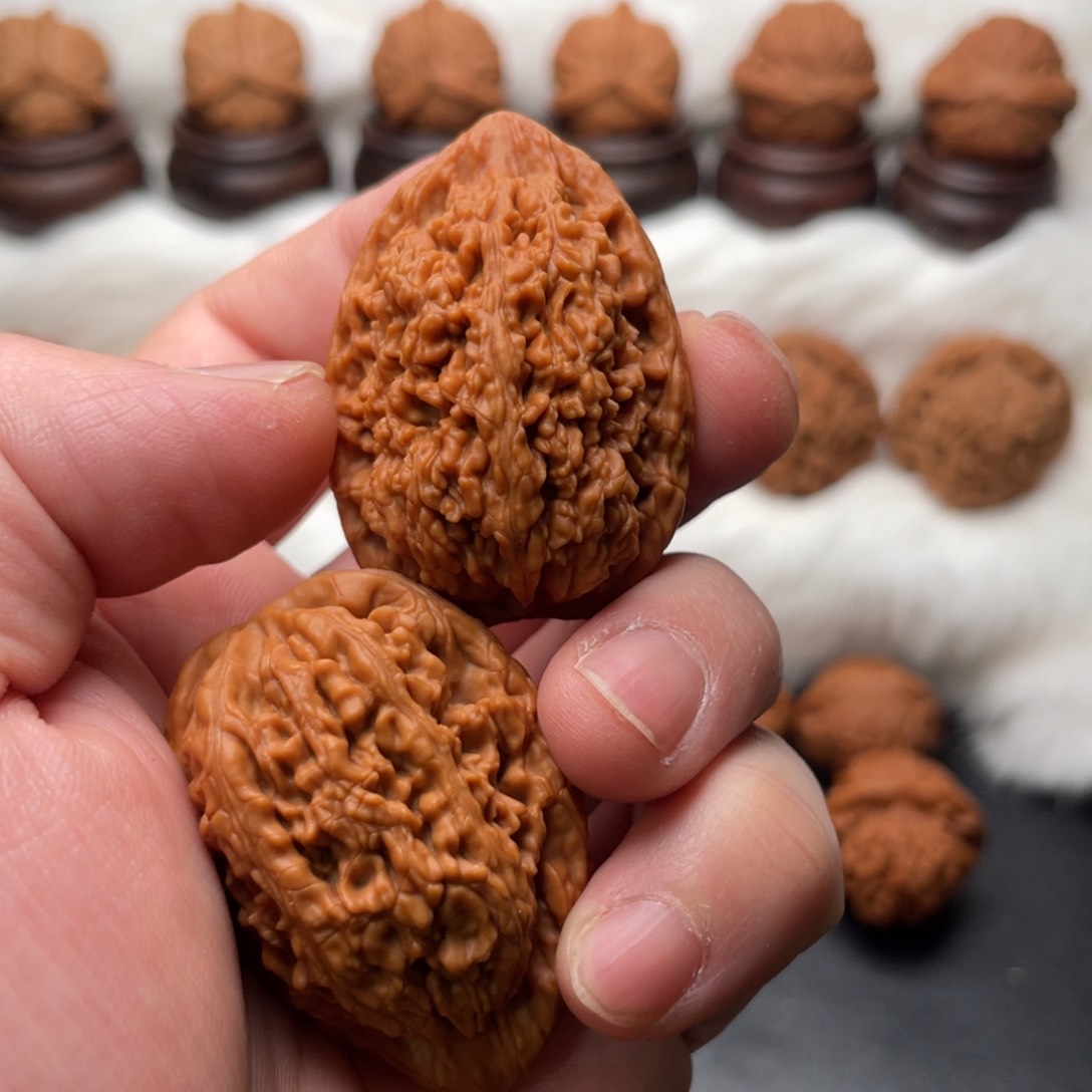 文玩核桃吊坠一***雨蚂蚁