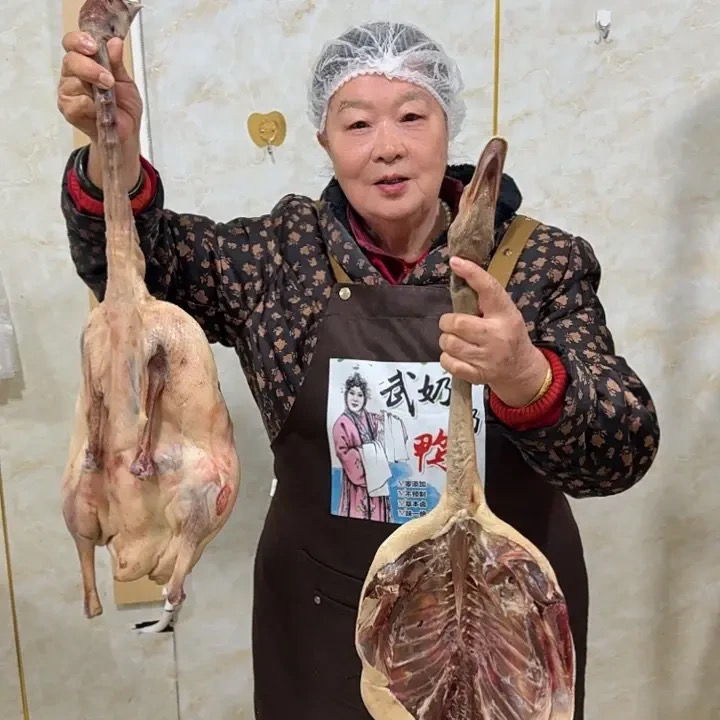 农家散养手工腌制风干腊鹅腊鸡咸口特产