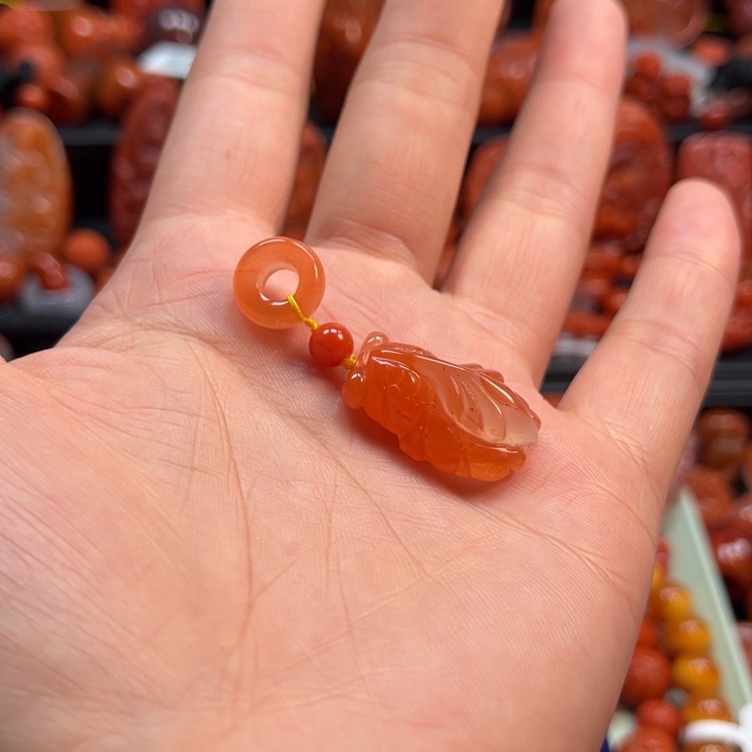 南红玛瑙配饰鱼未镶嵌