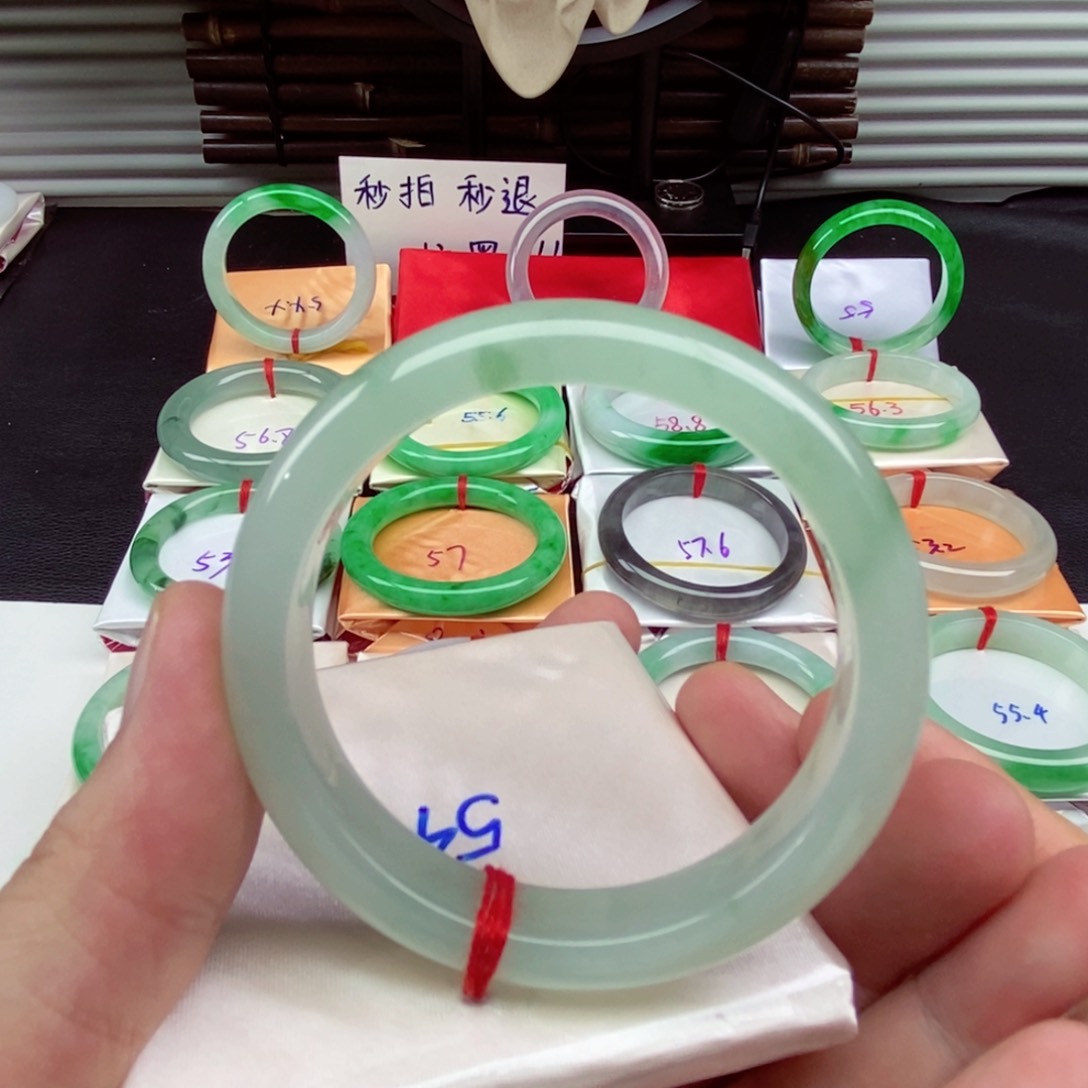 翡翠手镯未镶嵌手镯