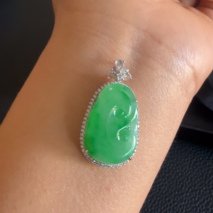 翡翠颈饰18K金镶嵌如意L