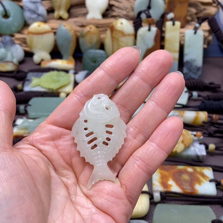 C***7蛇纹石玉未镶嵌颈饰