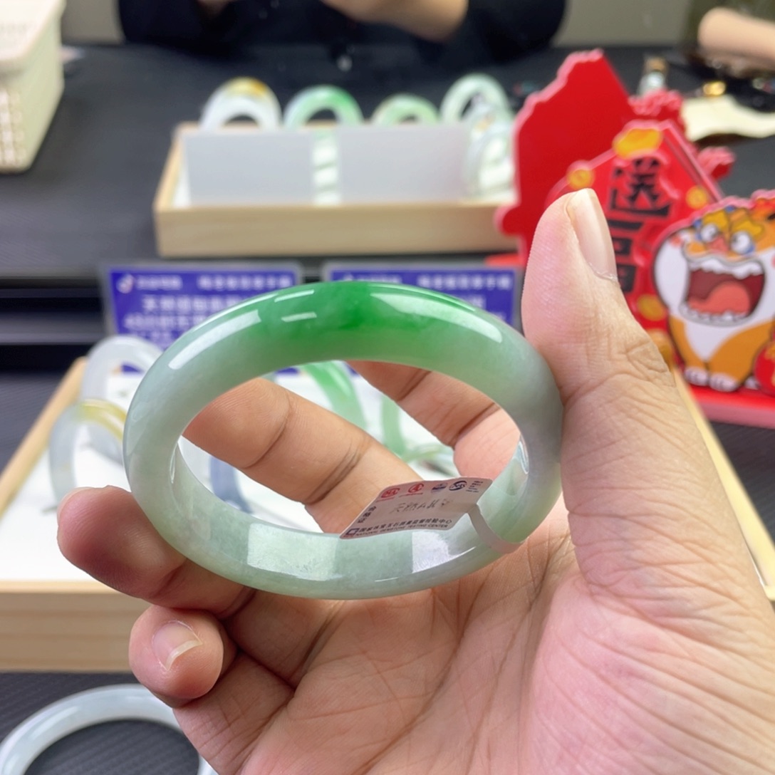 翡翠手镯未镶嵌天然缅甸a货翡翠手镯