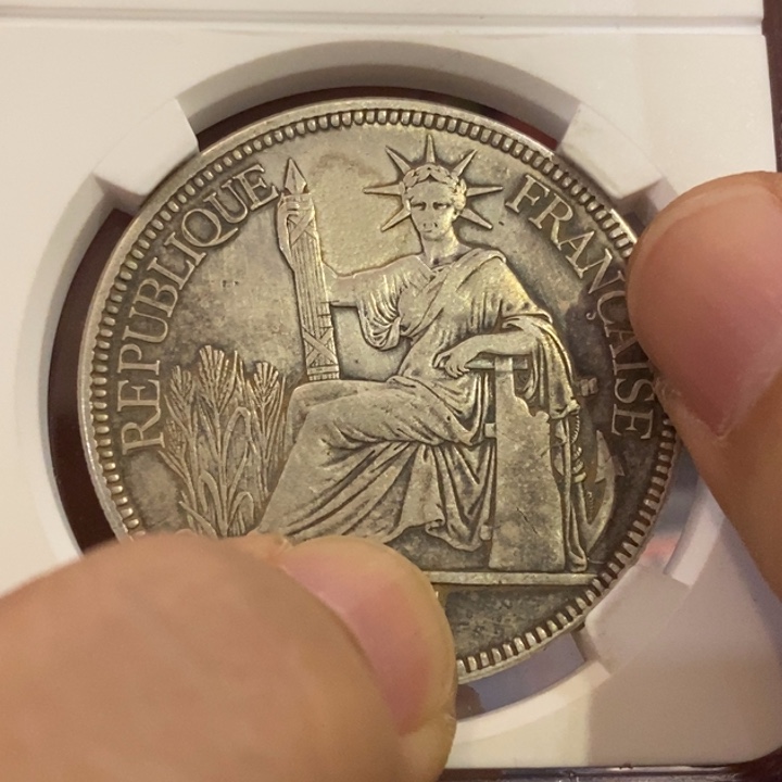 端***藏银Ag900G18-如图一个纪念银币