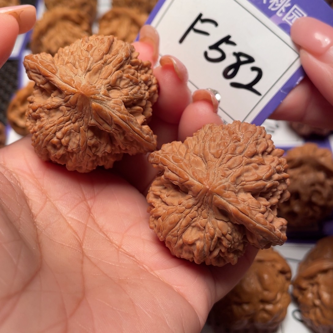 文玩核桃把件582号满天星45