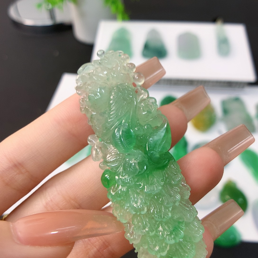 颈饰未镶嵌翡翠凤穿牡丹