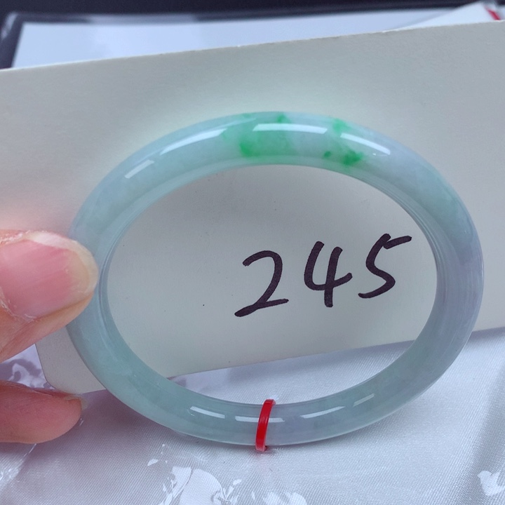 翡翠手镯未镶嵌翡翠