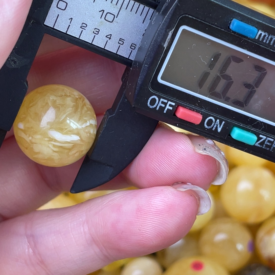 未镶嵌琥珀裸石蜜蜡560