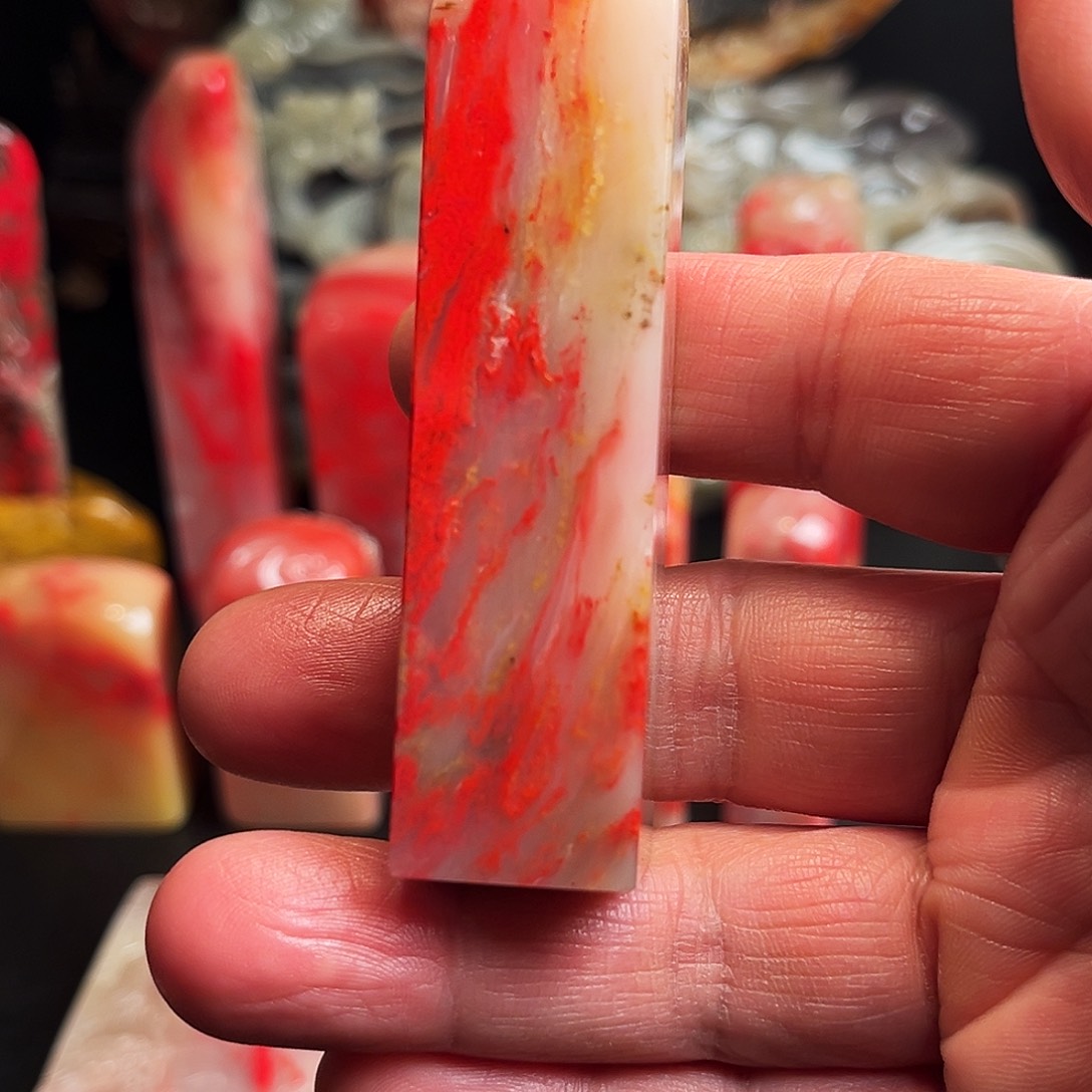 昌化石印石昌化精品羊脂冻鸡血石方章