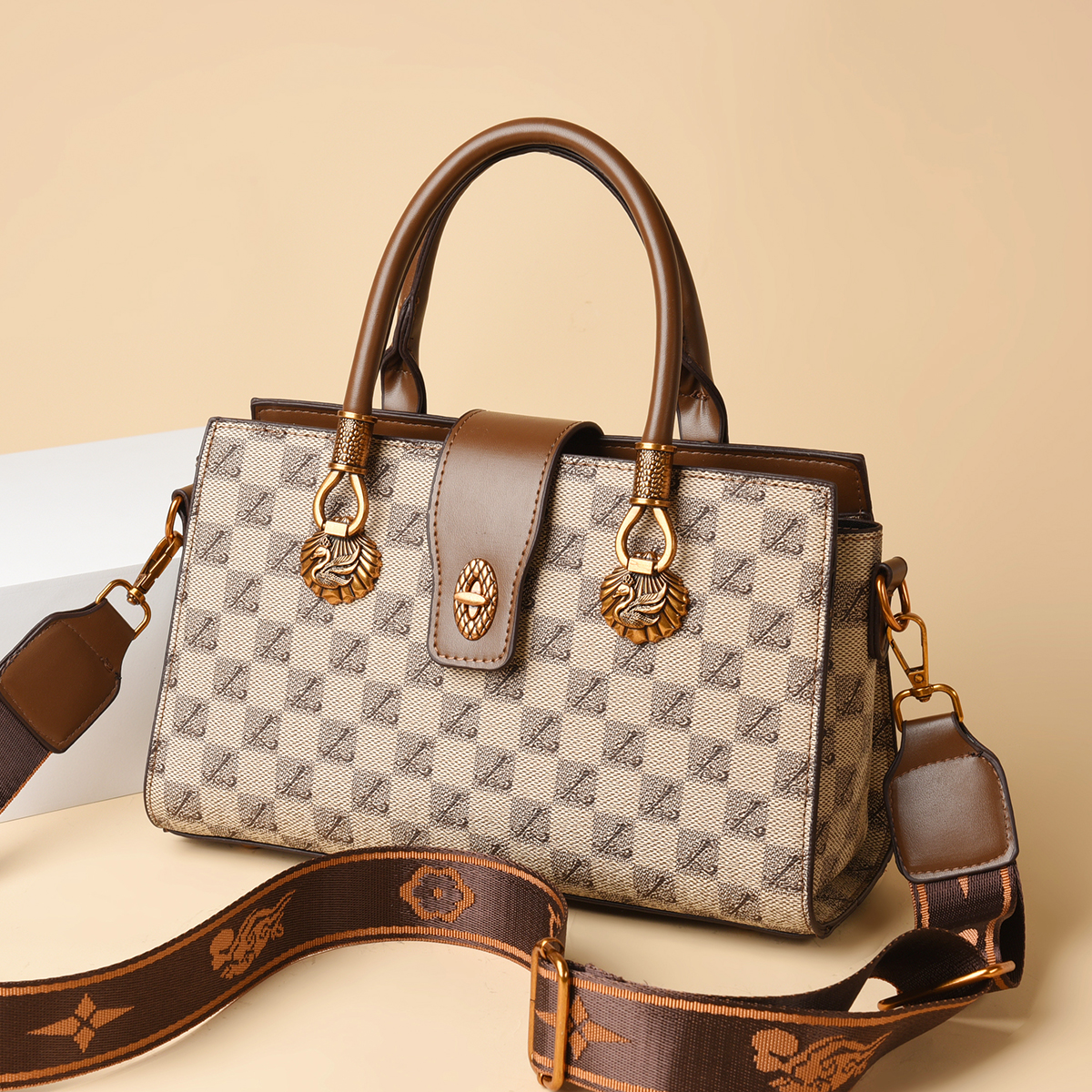 时尚单肩斜挎包218 卡其格 长28高17