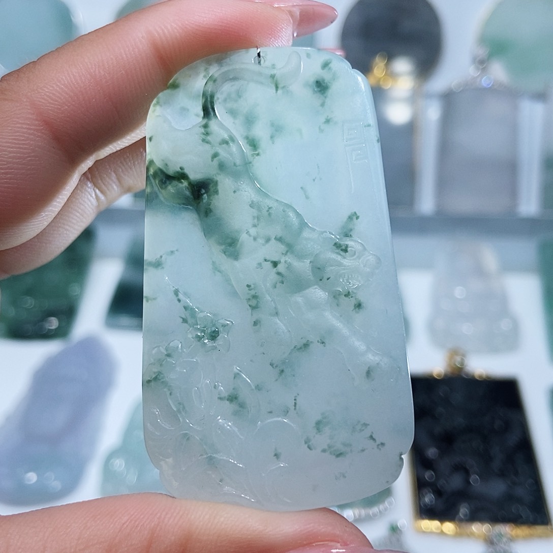 翡翠颈饰未镶嵌缅甸