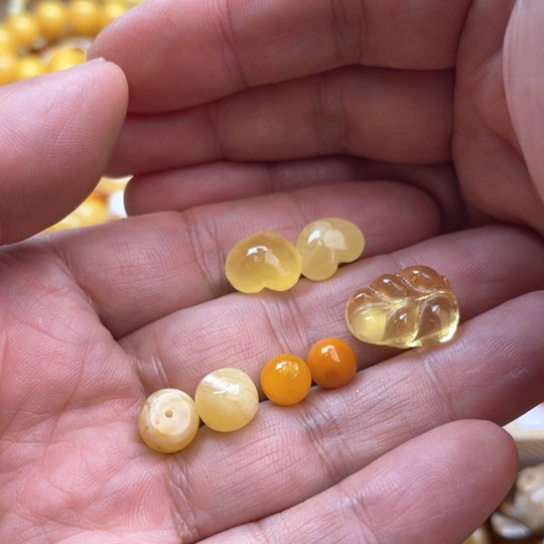 蜜蜡手串未镶嵌吊坠
