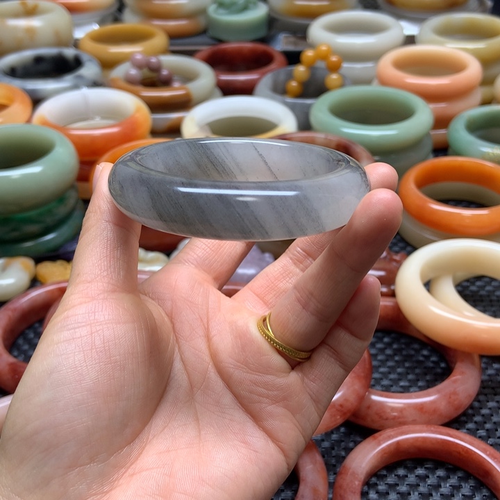 石英质玉手镯未镶嵌