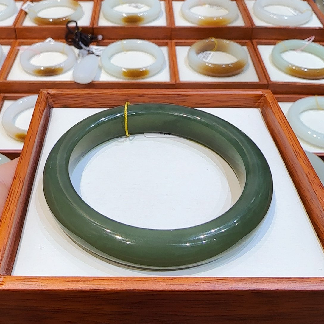 和田玉手镯未镶嵌湖水绿56