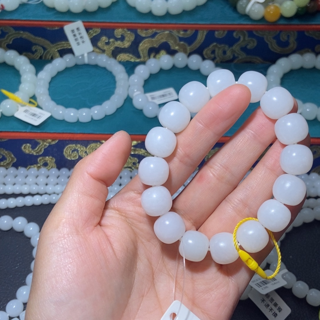 卡***眼和田玉未镶嵌手串13老型