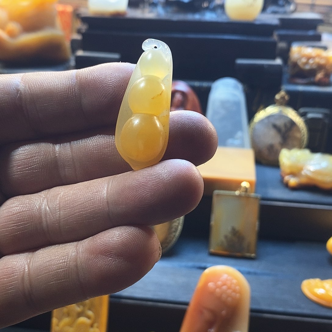 石英质玉（黄龙玉）挂件未镶嵌