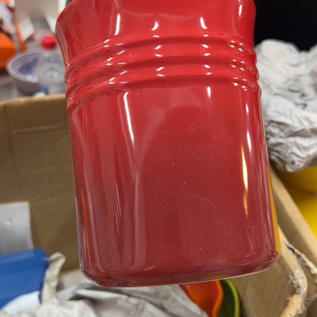 瓷红色工具桶红色的