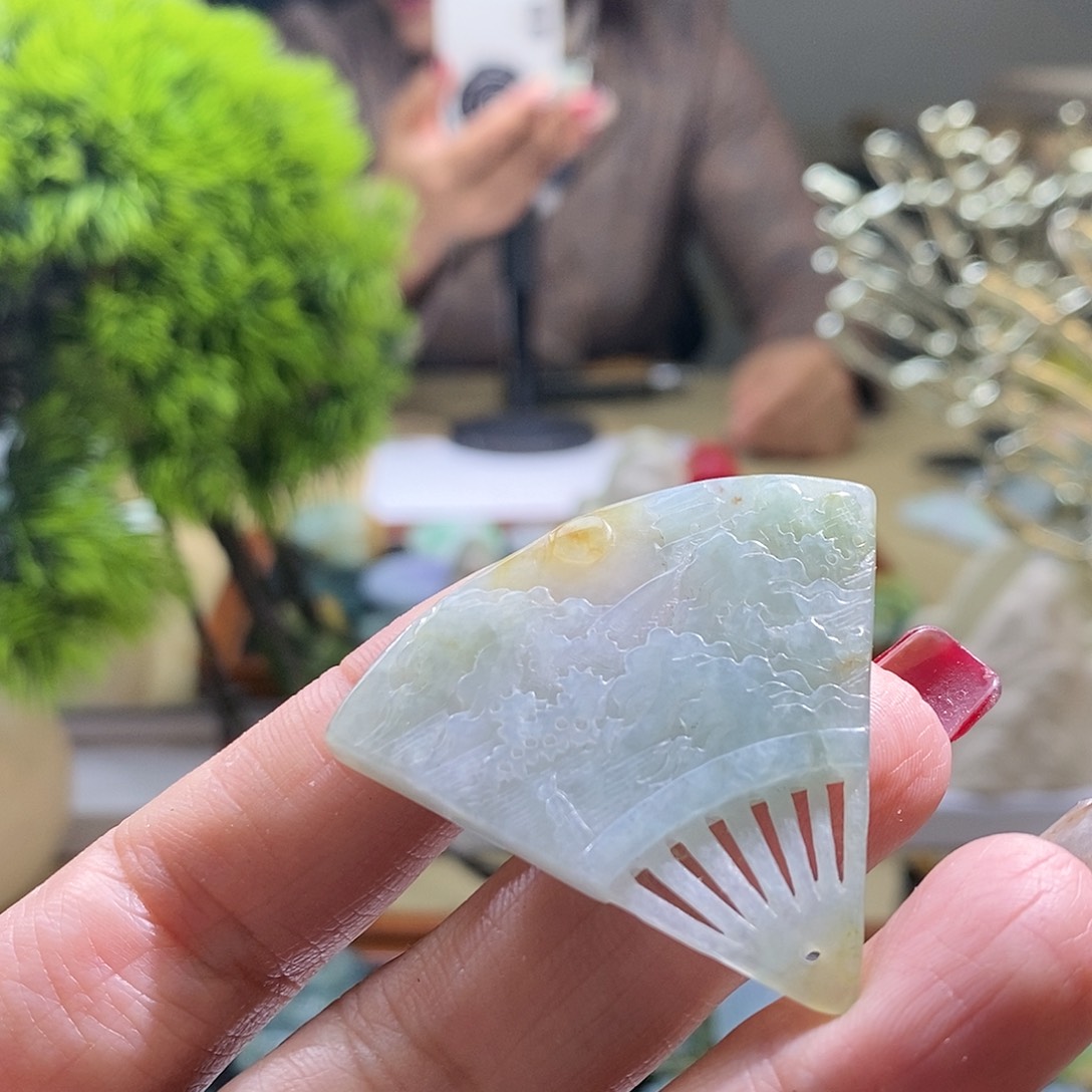 【闪购商品】翡翠颈饰未镶嵌山水