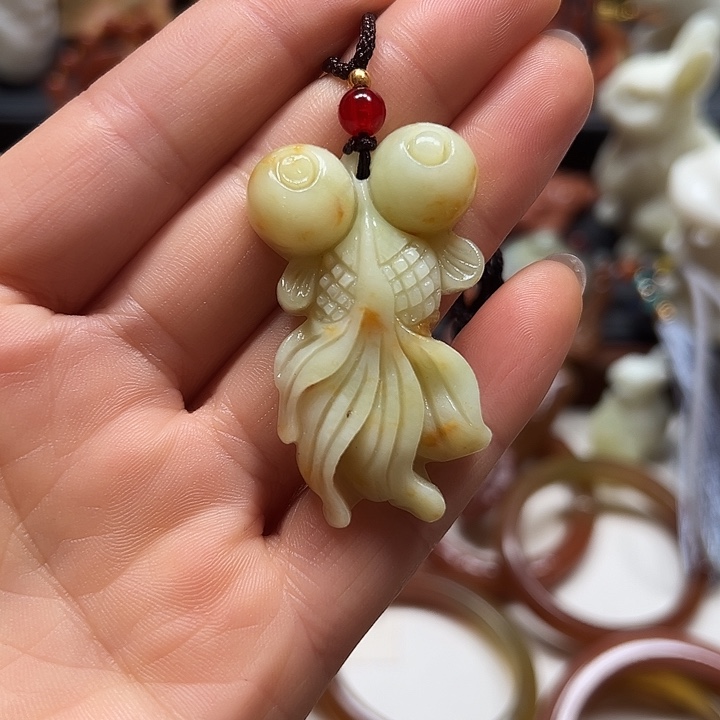 蛇纹石玉吊坠未镶嵌