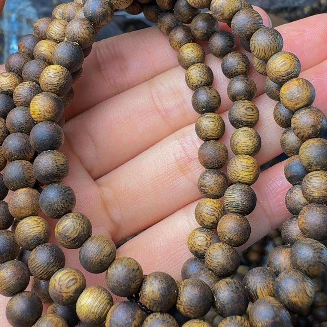 沉香手串卡六圆珠沉水浮