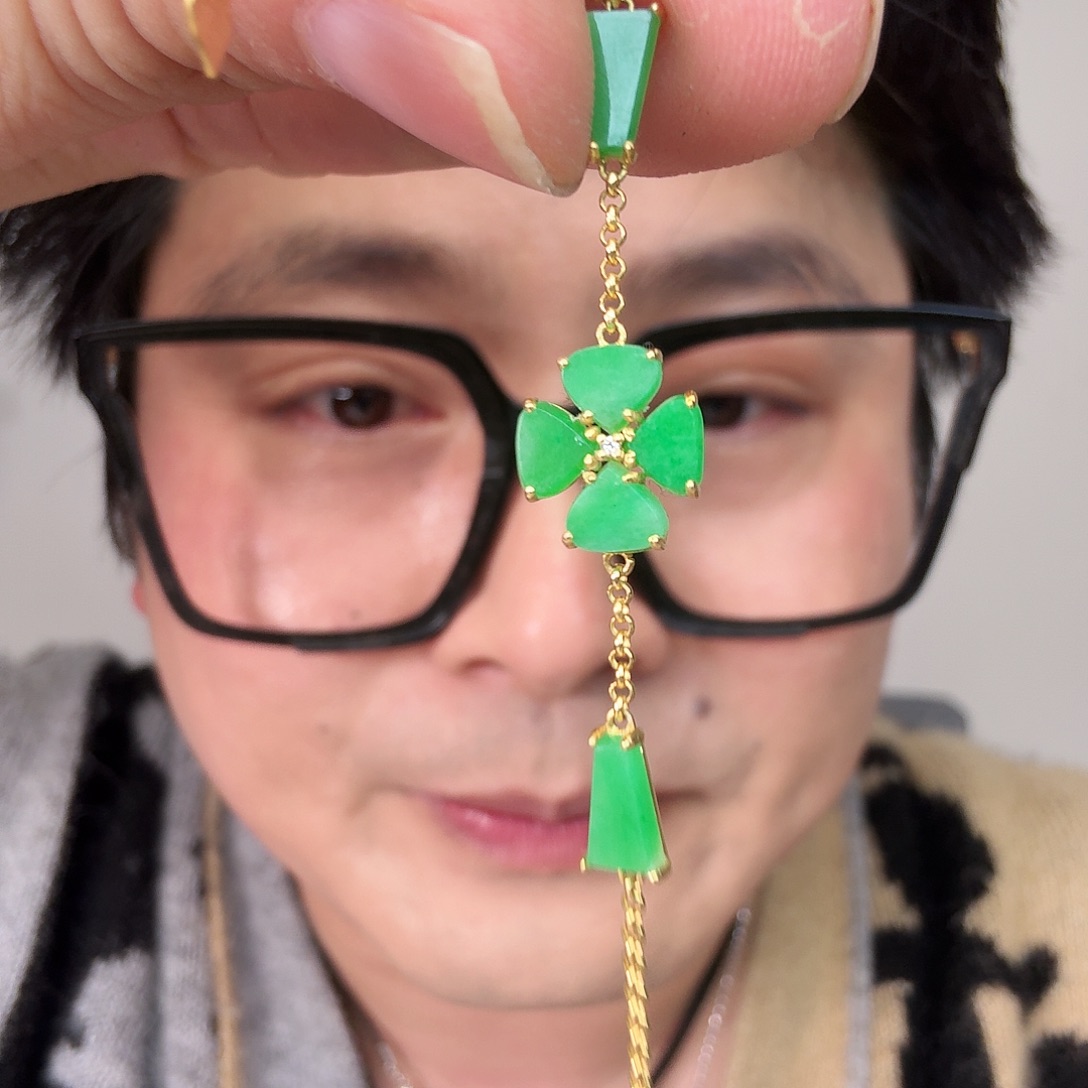 翡翠18K金镶嵌颈饰一件