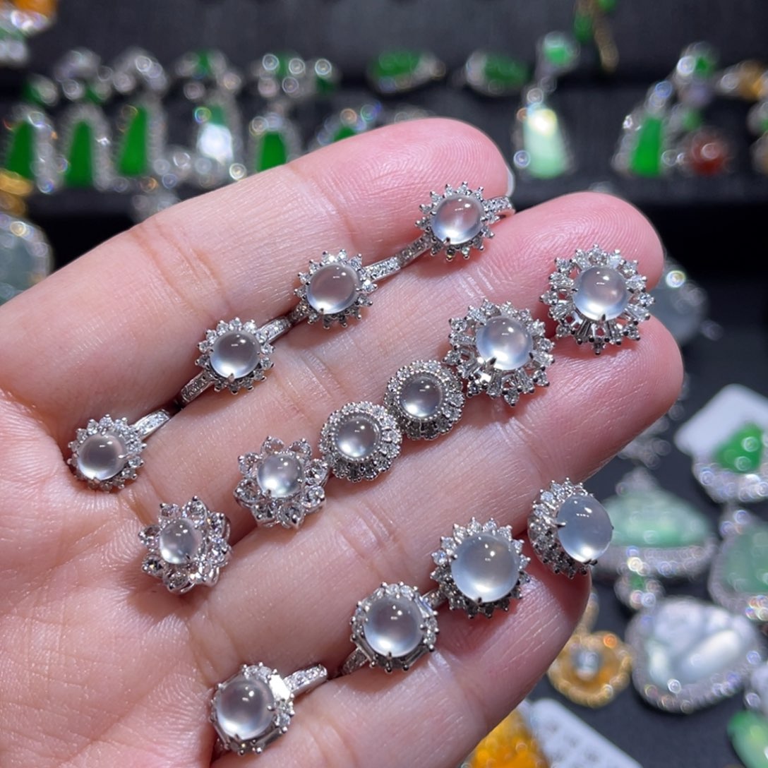 翡翠耳饰18K金镶嵌冰蛋耳饰