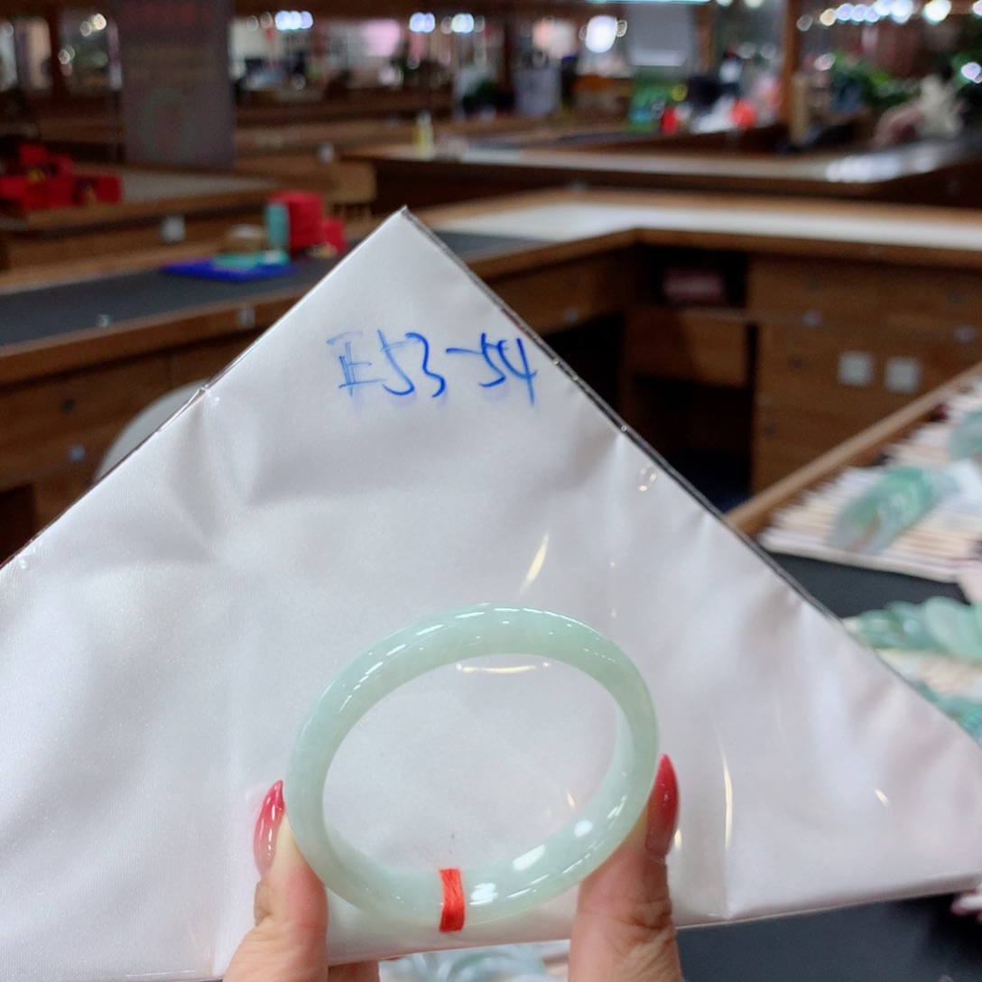 翡翠未镶嵌手镯48小时鉴赏
