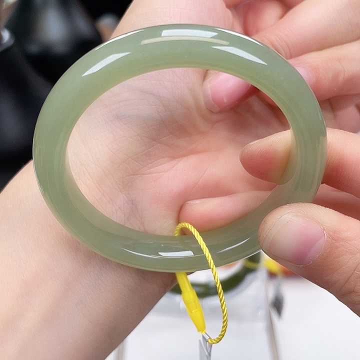 和田玉手镯52未镶嵌