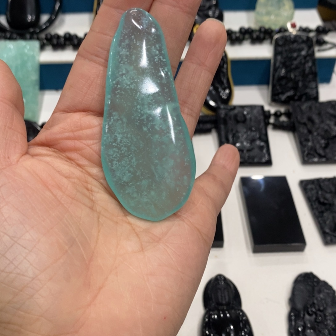 嘎***爸蛇纹石玉未镶嵌吊坠