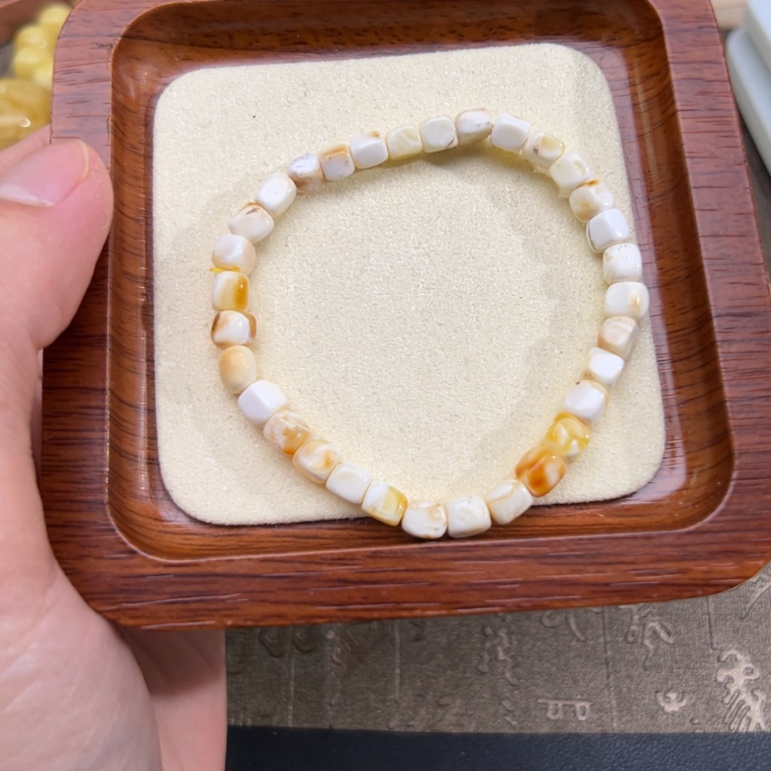 琥珀裸石未镶嵌琥珀裸石未镶嵌167