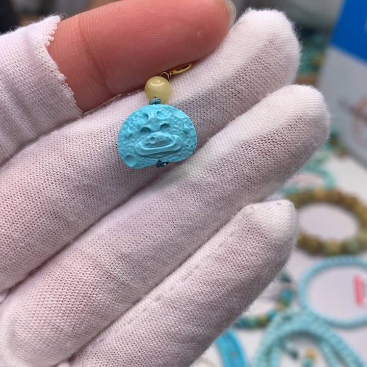 绿松石配饰未镶嵌