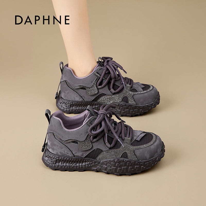 达芙妮时尚百搭休闲鞋2025新款水钻网红阿甘德训鞋增高气质女鞋