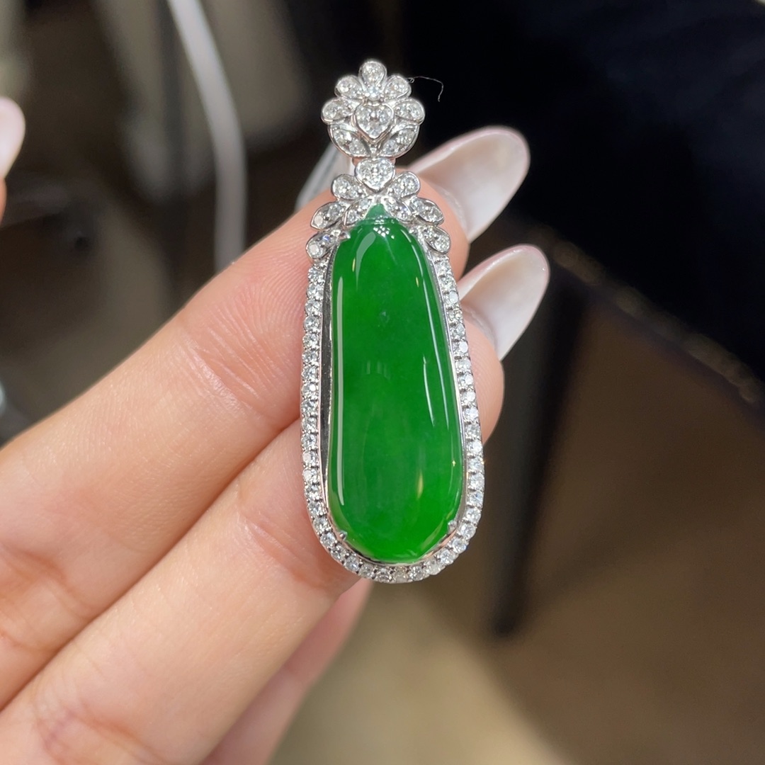 翡翠颈饰18K金镶嵌天然缅甸翡翠a货