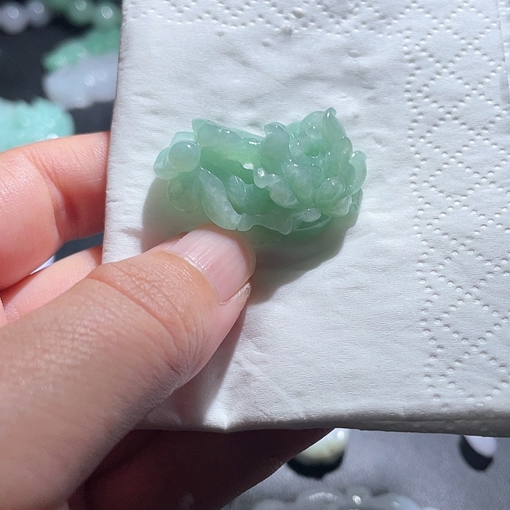 翡翠未镶嵌颈饰天