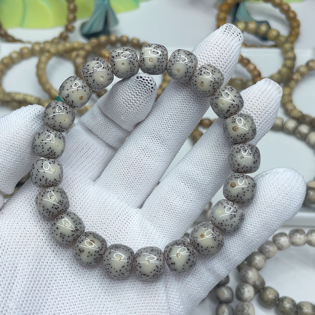 星月菩提手串38。11/10深灰黄金瞳