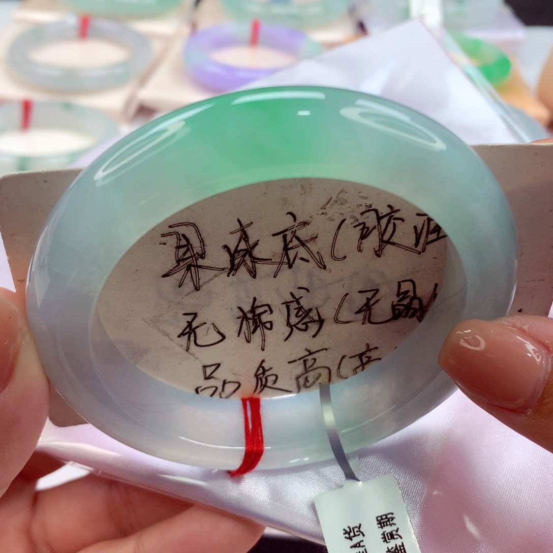 翡翠手镯未镶嵌师妹